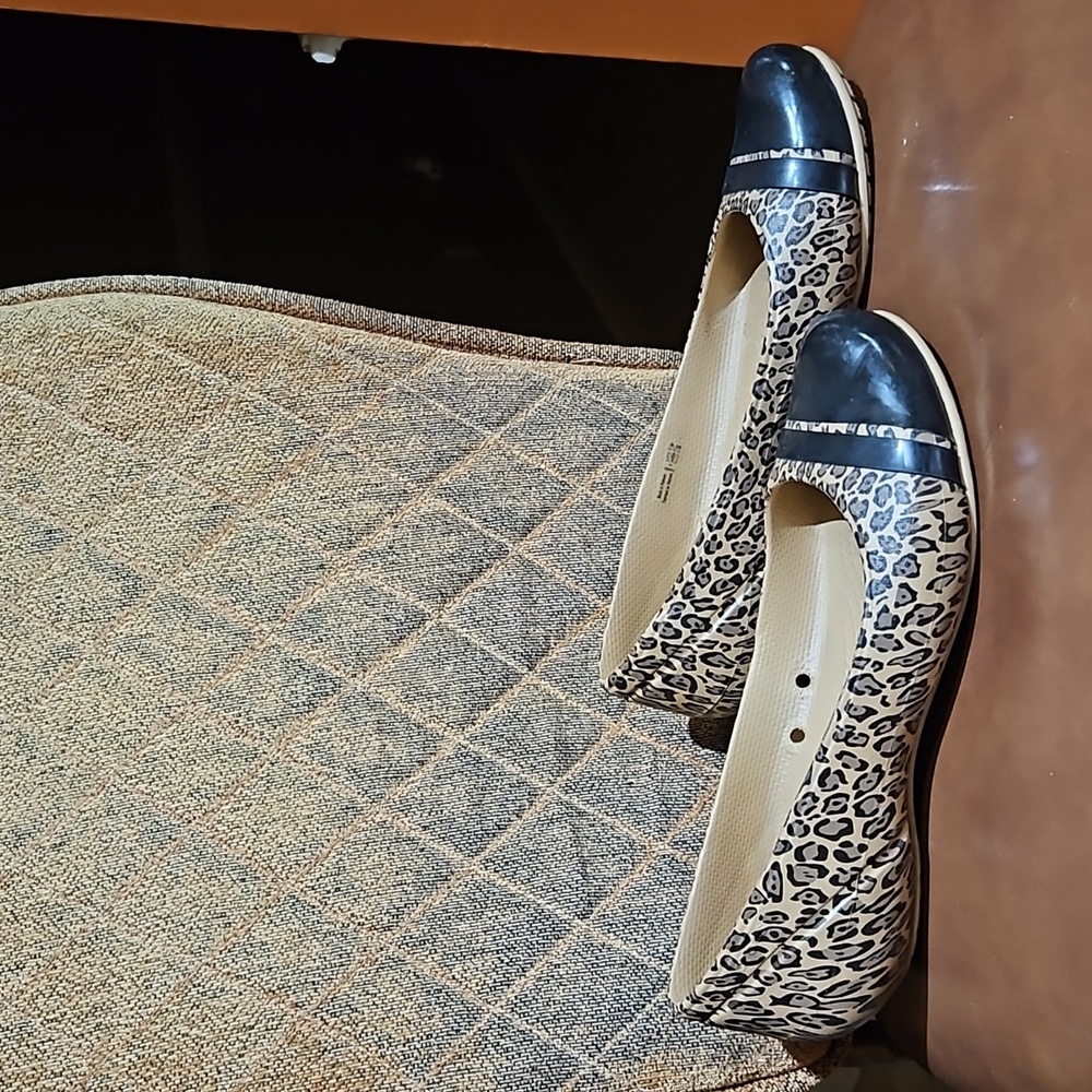 Crocs Cap Toe Leopard Print Slip On Ballet Flats Shoes Multicolor Animal Print